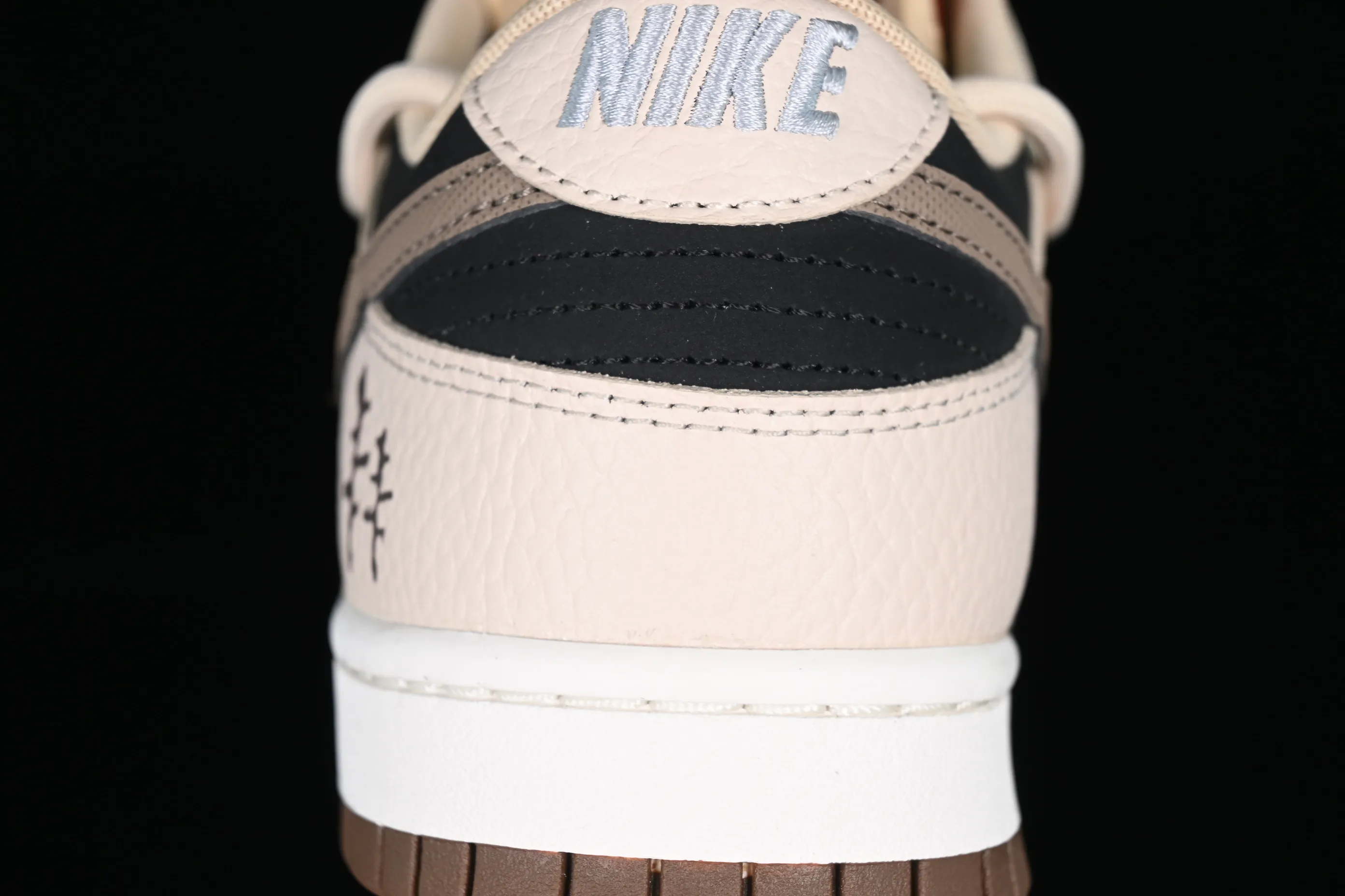 All Categories Nk SB Dunk Series Nk SB Dunk Low Low-top Sneakers Nk SB Dunk Low "Mars Stone" Mocha Brown SB Smashed Backboard Fashion Casual Sneakers DR9704-200
